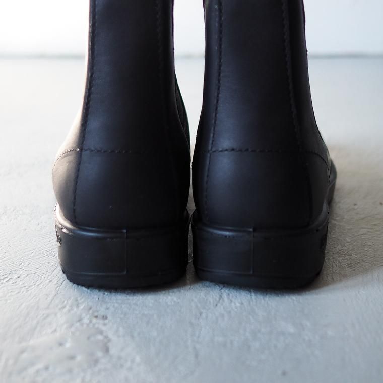 BLUNDSTONE