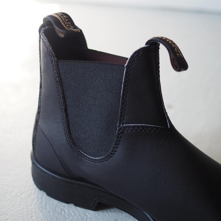 BLUNDSTONE
