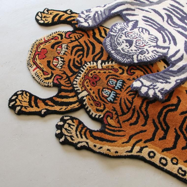 チベタンタイガーラグ スモール ホワイト DETAIL Tibetan Tiger Rug