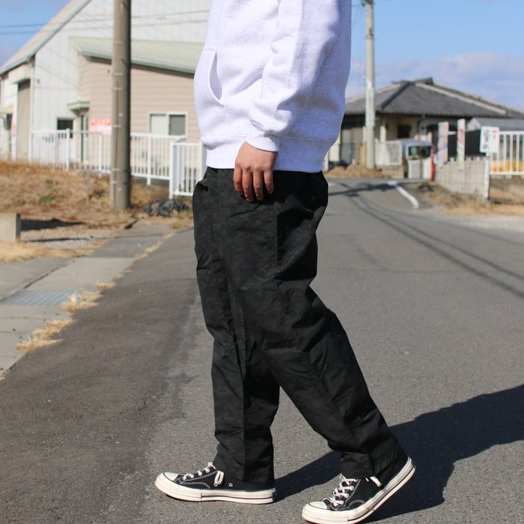 バーラップアウトフィッター BURLAP OUTFITTER トラックパンツ TRACK PANTS リフレクティブデジタルカモフラージュ