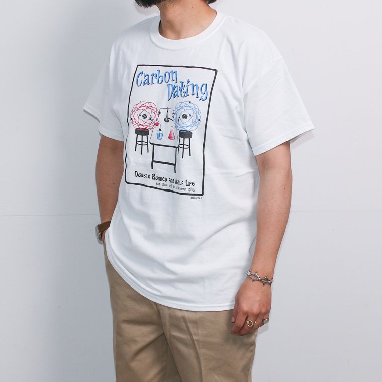 M Folz Math & Science Tee Carbon Dating ホワイト