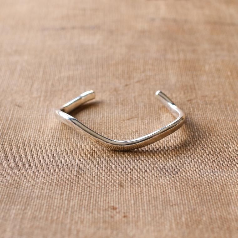 ねじねじのシルバーバングル