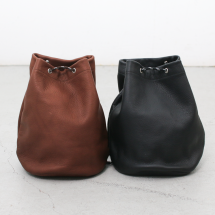 <img class='new_mark_img1' src='https://img.shop-pro.jp/img/new/icons14.gif' style='border:none;display:inline;margin:0px;padding:0px;width:auto;' />Mr.OLDMAN ߥɥޥ Leather Drawstring Bag 쥶Хå