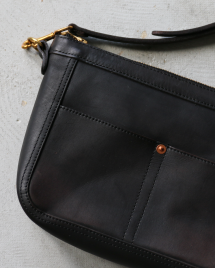 <img class='new_mark_img1' src='https://img.shop-pro.jp/img/new/icons14.gif' style='border:none;display:inline;margin:0px;padding:0px;width:auto;' />�������� VASCO �쥶���ƥ�ե��󥷥������Хå� LEATHER TELEPHONE SHOULDER BAG -SMALL VS-313L �֥�å�