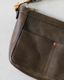 <img class='new_mark_img1' src='https://img.shop-pro.jp/img/new/icons14.gif' style='border:none;display:inline;margin:0px;padding:0px;width:auto;' />�������� VASCO �쥶���ƥ�ե��󥷥������Хå� LEATHER TELEPHONE SHOULDER BAG -SMALL VS-313L ���꡼��