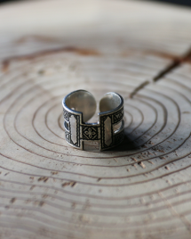 <img class='new_mark_img1' src='https://img.shop-pro.jp/img/new/icons14.gif' style='border:none;display:inline;margin:0px;padding:0px;width:auto;' />Touareg Silver Jewelry �ȥ����쥰����С����奨�꡼ Open Ring Type H 17�� 01