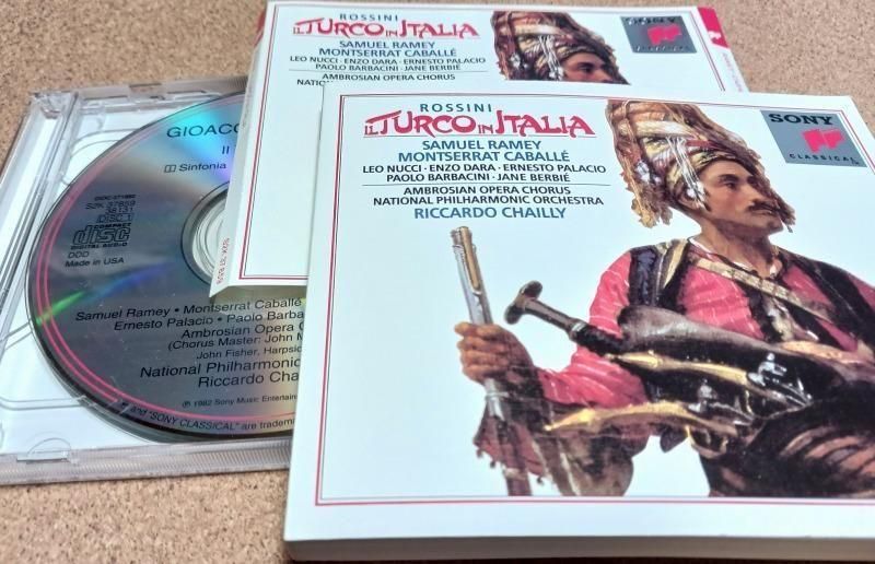 サブ画像2:ロッシーニ:イタリアのトルコ人 シャイー=NatPO; カバリエ(S) レイミー(Bs) 他 (S2K37859・2CD)※紙箱欠落ジャケット写真 サブ画像2:ロッシーニ:イタリアのトルコ人 シャイー=NatPO; カバリエ(S) レイミー(Bs) 他 (S2K37859・2CD)※紙箱欠落ジャケット写真