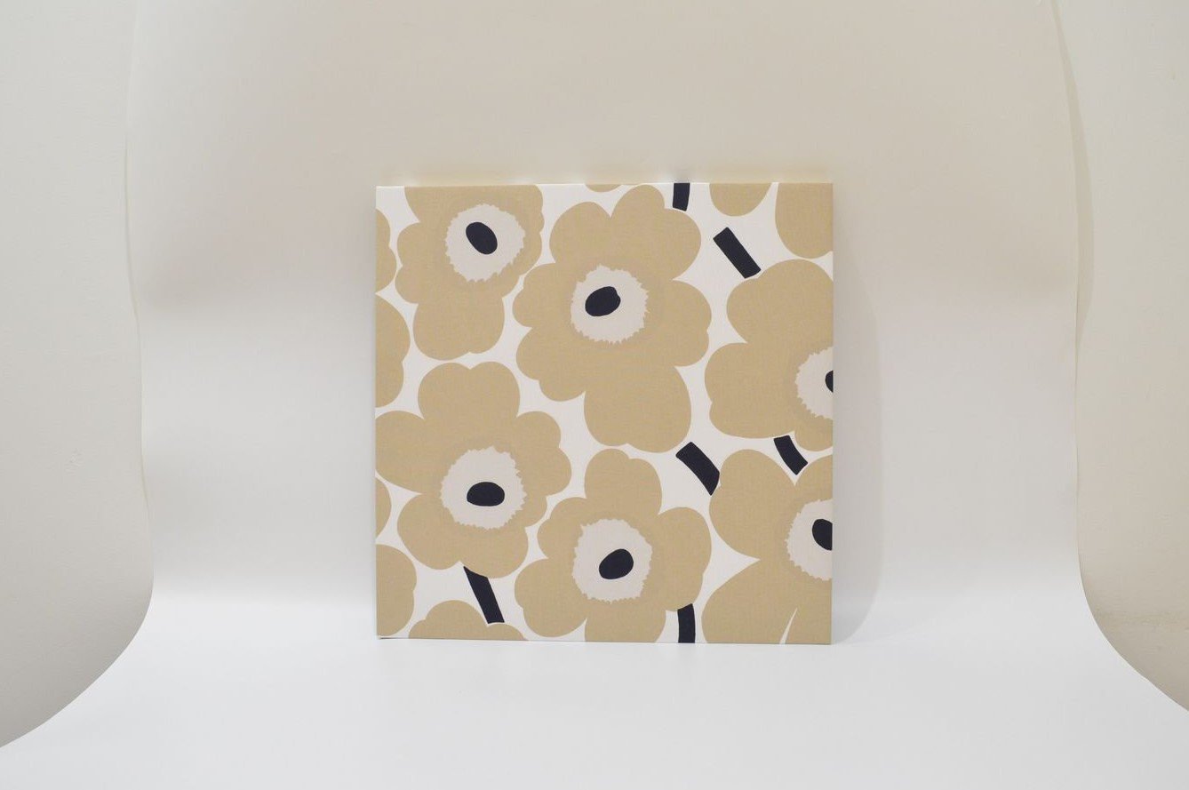 日本限定カラーファブリックパネル ファブリックボード marimekko マリメッコ PIENI-UNIKKO (WHT)ピエニウニッコ[SIZE：W60cm×H45cm]清潔感と上品さを併せ持った印象