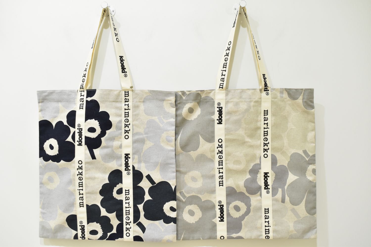 【マリメッコ】日本限定 Kioski Carrier Midi Unikko トートバッグ - IL  BISONTE(イルビゾンテ)・marimekko(マリメッコ)・バーンストア オンラインストア