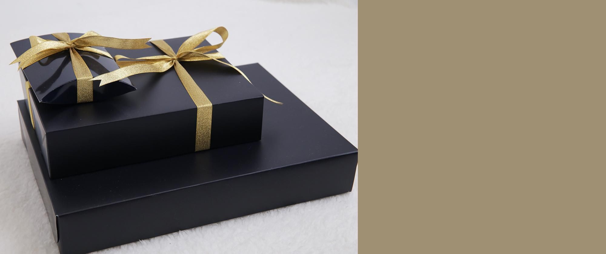 <h2 class="topslide1">大切な人へ送るaniversaryな贈り物</h2><p>アニバーサリードットコムでは、お誕生日・結婚お祝い・出産祝いなど、ギフト・プレゼントに最適な刺繍をお入れします。</p>