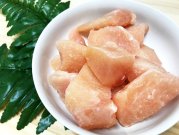 【冷凍】無薬飼育鶏　ムネ肉カットタイプ (皮なし) 450g