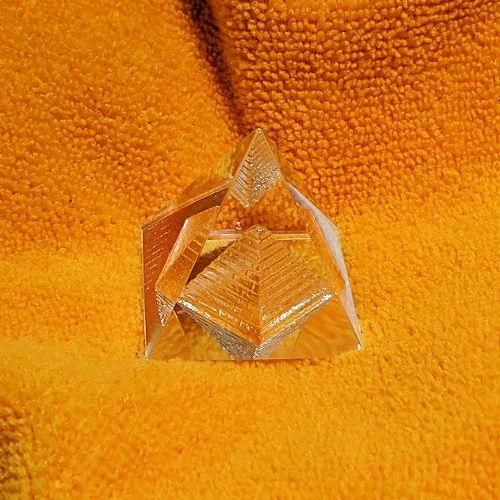 ミニ・エジプト クリスタルガラス製 ピラミッド 置物レプリカ【宅急便