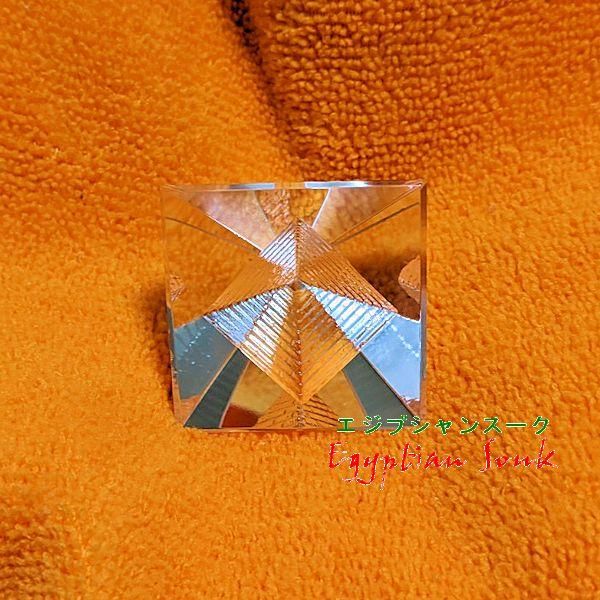 ミニ・エジプト クリスタルガラス製 ピラミッド 置物レプリカ