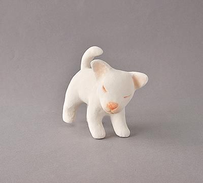 かわさきみなみ置物 白い子犬 三角耳 和こもの花影抄 かわさきみなみ置物 白い子犬 三角耳 和こもの花影抄