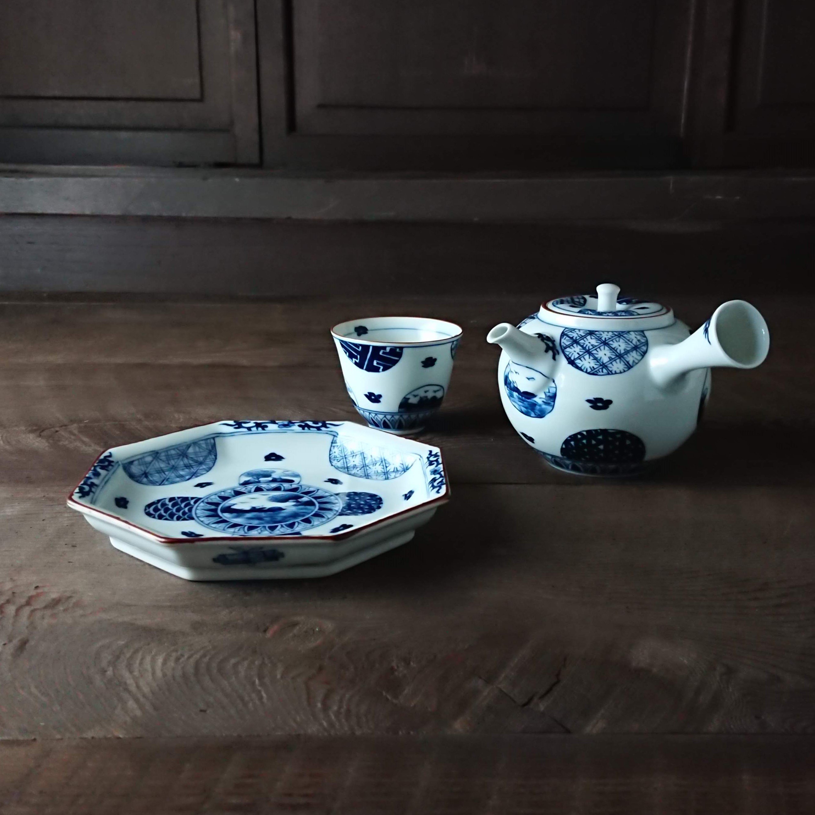 丸紋山水絵五寸八角皿と茶器