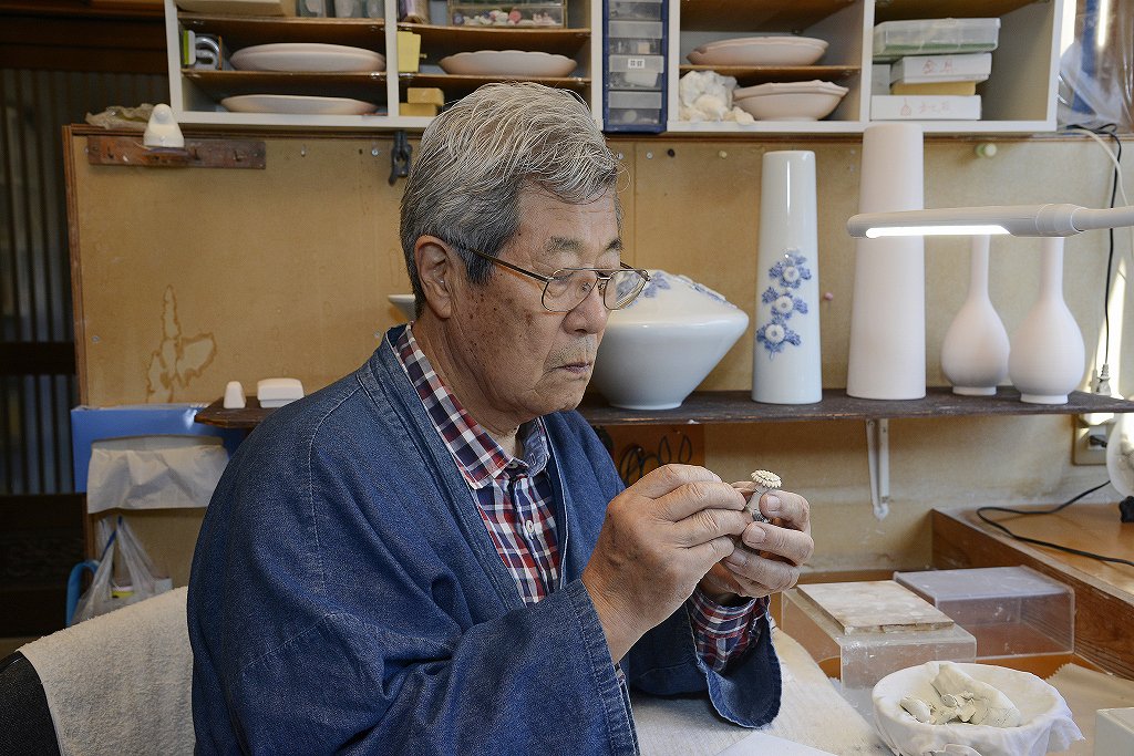 長崎県無形文化財保持者の中里一郎による平戸菊花飾細工技法