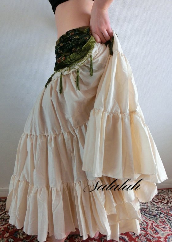 ２５ヤードジプシースカート　クリームホワイト - ベリーダンス衣装・レディースファッション【Salalah】