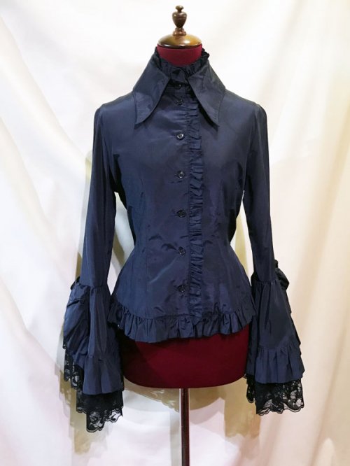 【MARBLE】マーブル　クラシカルゴシックタイ付き姫袖ブラウス：紺×黒ベロアタイを販売する通販ページです。