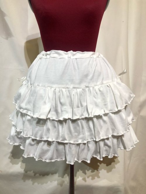 【MARBLE】マーブル　サイドリボン付き切り替えティアードスカート：白ニットを販売する通販ページです。