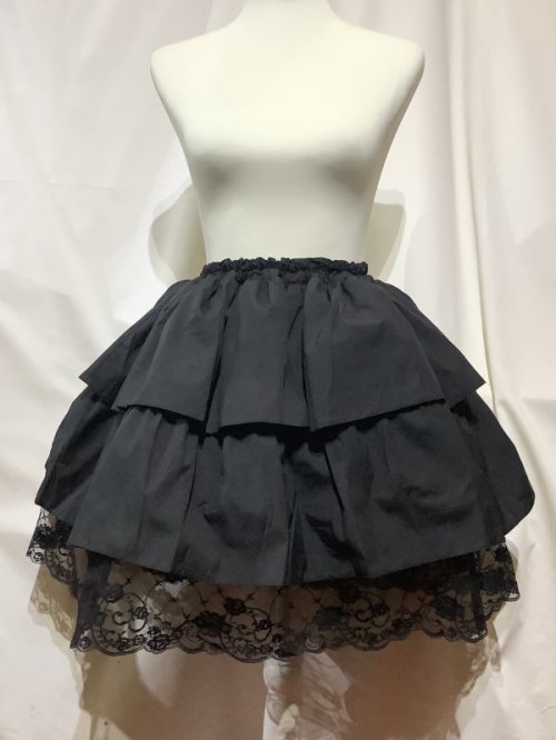 【MARBLE】マーブル　パニエ入りボリュームレース付きスカート：黒×黒レースを販売する通販ページです。
