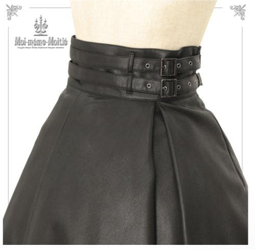 【Moi meme Moitie】モワメームモワティエ　クロスローズ合皮スカート　black x whiteを販売する通販ページです。