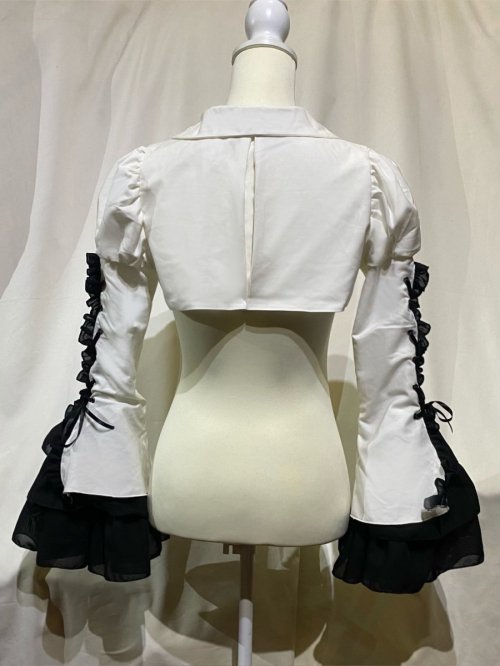 MARBLE】マーブル 編み上げボリュームフリルショートジャケット:白×黒