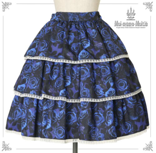 【Moi meme Moitie】モワメームモワティエ　青薔薇3段ティアードスカート(56cm丈)　Blue rose x  whiteを販売する通販ページです。