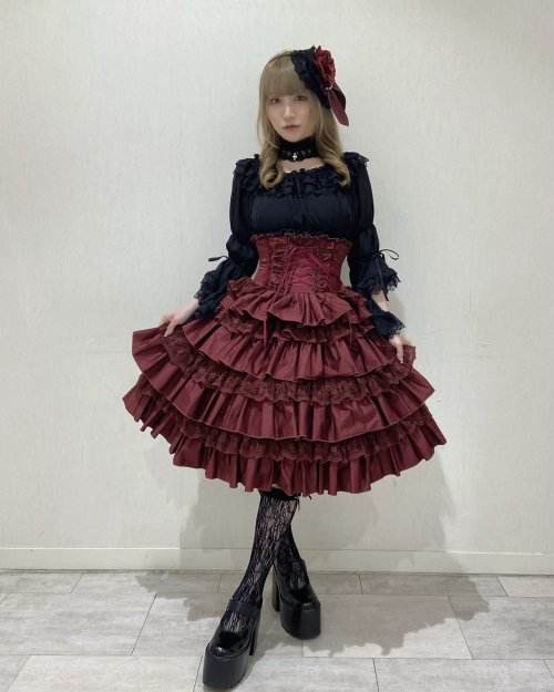 ATELIER PIERROT】 Layered Petals Corset Skirt Bordeaux/Navy/ Black  を販売する通販ページです。