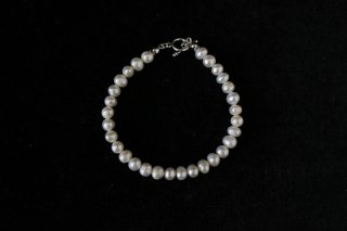 <img class='new_mark_img1' src='https://img.shop-pro.jp/img/new/icons14.gif' style='border:none;display:inline;margin:0px;padding:0px;width:auto;' />INCOGNITO　Real pearl classic bracelet