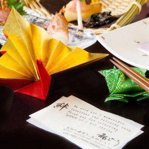 千羽鶴のお店 「千羽の鶴オンラインショップ」 折り鶴折り紙の販売