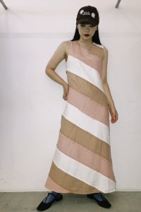 <img class='new_mark_img1' src='https://img.shop-pro.jp/img/new/icons14.gif' style='border:none;display:inline;margin:0px;padding:0px;width:auto;' />GHOSPELL Bea Striped Midi Dress