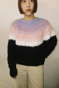 <img class='new_mark_img1' src='https://img.shop-pro.jp/img/new/icons10.gif' style='border:none;display:inline;margin:0px;padding:0px;width:auto;' />BEDSIDEDRAMA Petal Gradation Knit Sweater