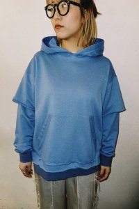 <img class='new_mark_img1' src='https://img.shop-pro.jp/img/new/icons10.gif' style='border:none;display:inline;margin:0px;padding:0px;width:auto;' />OKIRAKU double sleeves hoodie