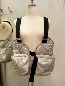 <img class='new_mark_img1' src='https://img.shop-pro.jp/img/new/icons10.gif' style='border:none;display:inline;margin:0px;padding:0px;width:auto;' />M53. QUILTING FIELD VEST24AW