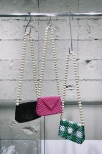 <img class='new_mark_img1' src='https://img.shop-pro.jp/img/new/icons14.gif' style='border:none;display:inline;margin:0px;padding:0px;width:auto;' />TOOS wood ball shoulderbag
