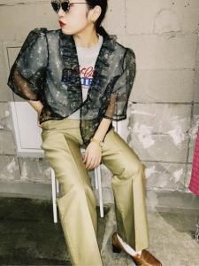 <img class='new_mark_img1' src='https://img.shop-pro.jp/img/new/icons14.gif' style='border:none;display:inline;margin:0px;padding:0px;width:auto;' />chelsea import organza flower blouse