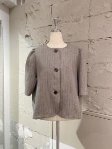 <img class='new_mark_img1' src='https://img.shop-pro.jp/img/new/icons14.gif' style='border:none;display:inline;margin:0px;padding:0px;width:auto;' />OKIRAKU metallic linen blouse