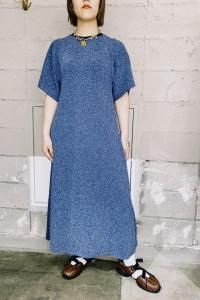 <img class='new_mark_img1' src='https://img.shop-pro.jp/img/new/icons14.gif' style='border:none;display:inline;margin:0px;padding:0px;width:auto;' />OKIRAKU shiny knit jacquard dress
