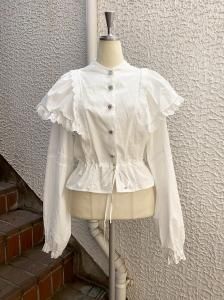 <img class='new_mark_img1' src='https://img.shop-pro.jp/img/new/icons14.gif' style='border:none;display:inline;margin:0px;padding:0px;width:auto;' />sister jane Sweet Pea Ruffle Blouse