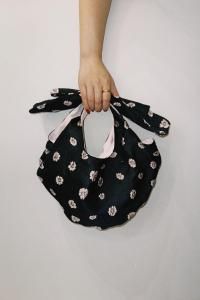 <img class='new_mark_img1' src='https://img.shop-pro.jp/img/new/icons14.gif' style='border:none;display:inline;margin:0px;padding:0px;width:auto;' />sister jane Rose Bells Jacquard Bag