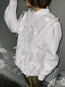 <img class='new_mark_img1' src='https://img.shop-pro.jp/img/new/icons14.gif' style='border:none;display:inline;margin:0px;padding:0px;width:auto;' />sister jane Snowdrop Satin Bow Shirt