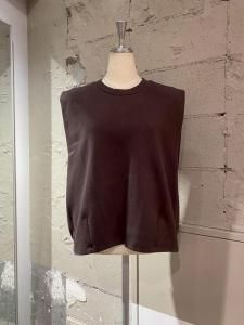 <img class='new_mark_img1' src='https://img.shop-pro.jp/img/new/icons14.gif' style='border:none;display:inline;margin:0px;padding:0px;width:auto;' />YENN SLEEVELESS SWEAT PO
