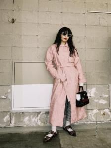 <img class='new_mark_img1' src='https://img.shop-pro.jp/img/new/icons14.gif' style='border:none;display:inline;margin:0px;padding:0px;width:auto;' />GHOSPELL Dusty PU Trench Coat