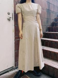 <img class='new_mark_img1' src='https://img.shop-pro.jp/img/new/icons14.gif' style='border:none;display:inline;margin:0px;padding:0px;width:auto;' />GHOSPELL Rita Check Midi Dress
