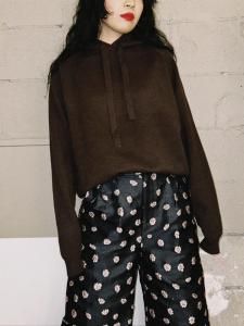 <img class='new_mark_img1' src='https://img.shop-pro.jp/img/new/icons14.gif' style='border:none;display:inline;margin:0px;padding:0px;width:auto;' />CLOCHE ニットフーディ