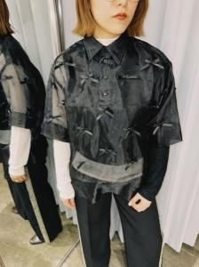 <img class='new_mark_img1' src='https://img.shop-pro.jp/img/new/icons14.gif' style='border:none;display:inline;margin:0px;padding:0px;width:auto;' />sister jane Blaise Bows Polo Shirt