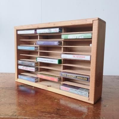 木製カセットテープストレージ 30本用 - r (アール)