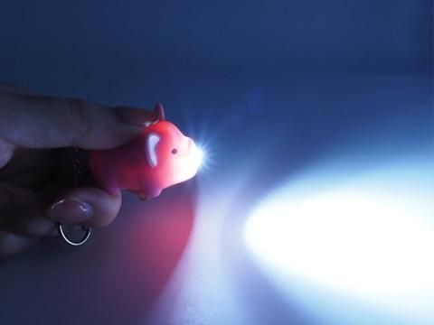 はばたくぬいぐるみ　飛んでブータン　TOMY 素敵な片想いオープニングに出演⁈ BOO ！BOO！ブタさんライトKH | おもちゃ・縁日玩具