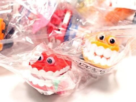 GUKKY2大集合-ゼンマイ式歯茎-|おもちゃ・縁日玩具・駄菓子 GUKKY2大集合-ゼンマイ式歯茎-|おもちゃ・縁日玩具・駄菓子