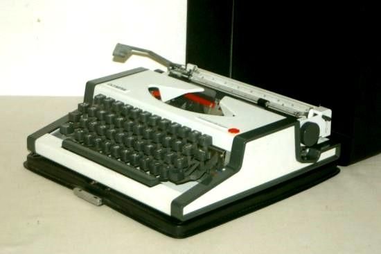 ドイツ Olympia Travell De Luxe Typewriter アンティーク Hercules